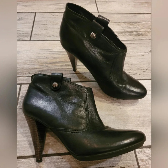 COACH Aliza black waxy leather ankle high heel pull-on classic booties Women's 8 - Picture 3 of 14